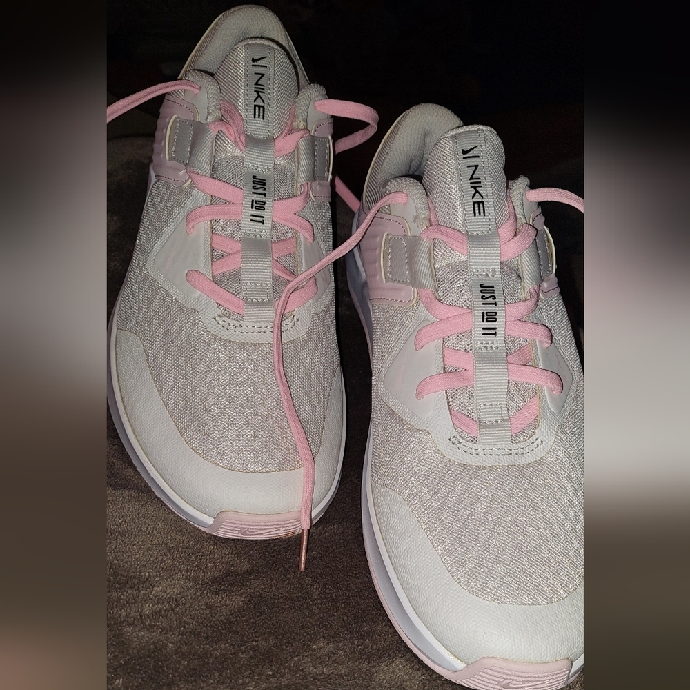 Nike MC Trainer 2 Women's Pink and White Sneakers.NWOT smoke Free Home